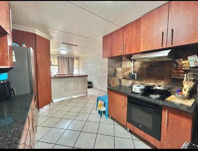 2 BEDROOM TOWNHOUSE FOR SALE IN EVELEIGH